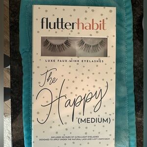 Flutter habit falsies,
Lashes